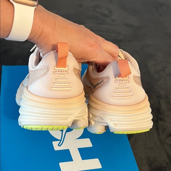 New never worn Hoka Women’s 7.5B Bondi 8 Sneakers Orange Peach, Gray, & Orange - Picture 8 of 11